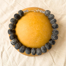 Load image into Gallery viewer, Haye Glass-Beads Necklace
